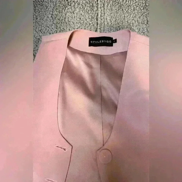 Cropped blazer pink vest with button-up and faux pockets - Picture 7 of 7